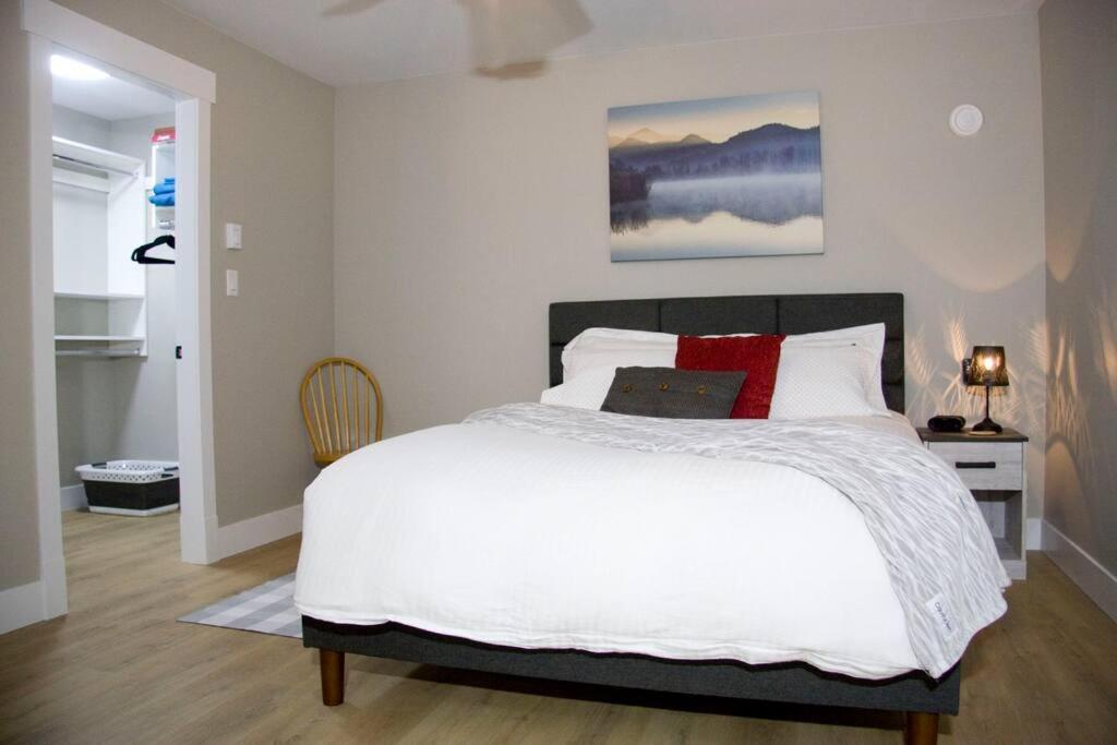 M&M'S Maple Bay Mountain Guesthouse - Licensed Duncan Exterior photo