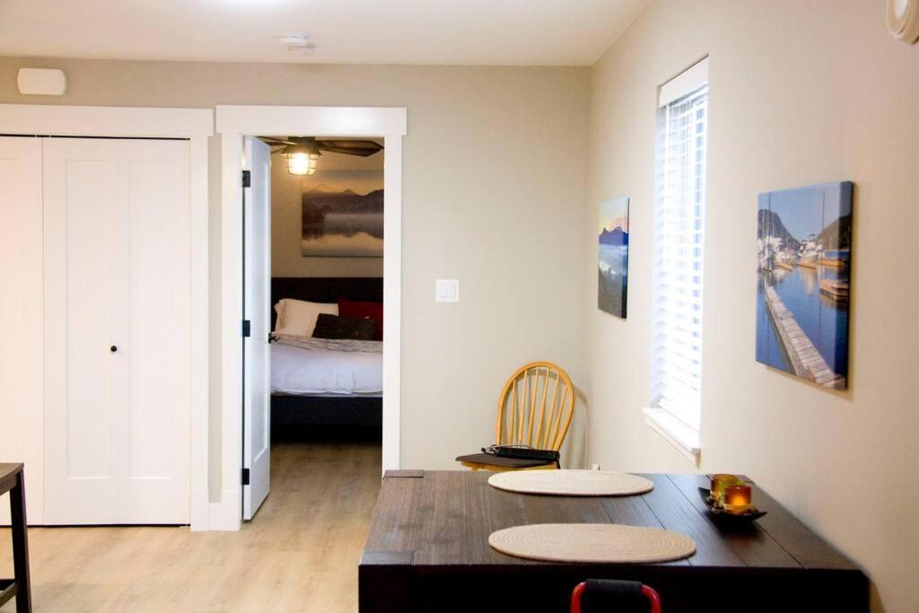 M&M'S Maple Bay Mountain Guesthouse - Licensed Duncan Exterior photo